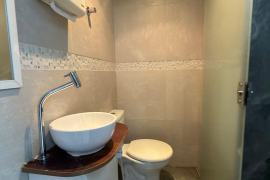 Banheiro de kitnet/studio para alugar com 1 quarto, 49m² em Cln 116, Brasília