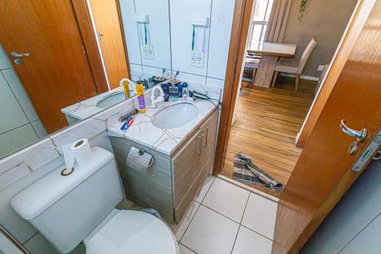 banheiro de apartamento à venda com 2 quartos, 48m² em Dona Clara, Belo Horizonte