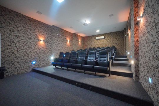 Cinema  de apartamento para alugar com 2 quartos, 76m² em Barreiros, São José