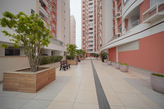 Área comum  de apartamento para alugar com 2 quartos, 76m² em Barreiros, São José