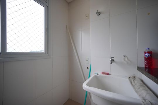 Área de Serviço  de apartamento para alugar com 2 quartos, 76m² em Barreiros, São José