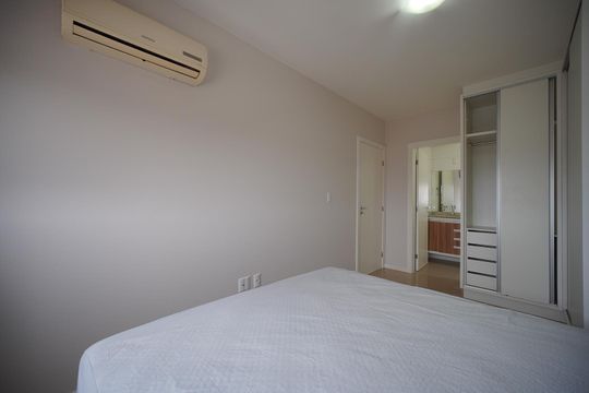 Suíte  de apartamento para alugar com 2 quartos, 76m² em Barreiros, São José
