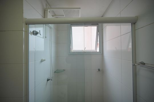 Banheiro da Suíte  de apartamento para alugar com 2 quartos, 76m² em Barreiros, São José