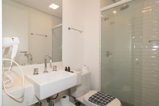 Banheiro de apartamento para alugar com 1 quarto, 47m² em Vila Nova Conceição, São Paulo