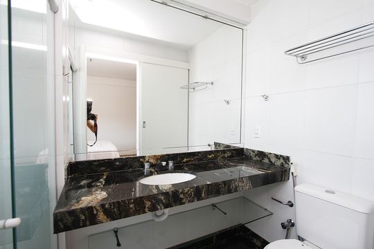 Banheiro de kitnet/studio para alugar com 1 quarto, 29m² em Buritis, Belo Horizonte