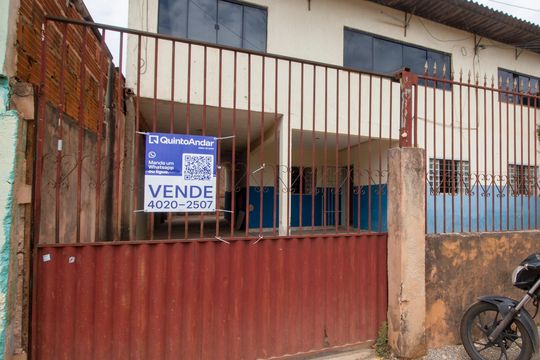 Fachada de casa à venda com 6 quartos, 270m² em  Taguatinga, Brasília