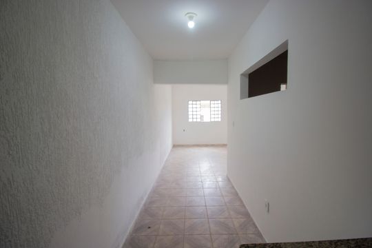 Corredor de casa à venda com 6 quartos, 270m² em  Taguatinga, Brasília