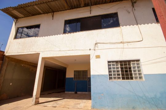 Área externa de casa à venda com 6 quartos, 270m² em  Taguatinga, Brasília