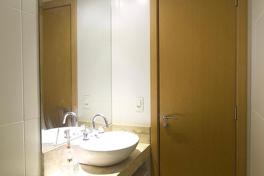 Banheiro de apartamento à venda com 3 quartos, 150m² em Capão da Imbuia, Curitiba