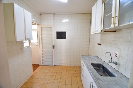 Cozinha de apartamento à venda com 2 quartos, 65m² em Cambuí, Campinas