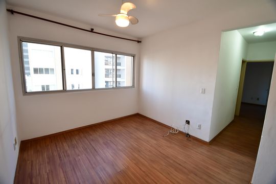 Sala de apartamento à venda com 2 quartos, 65m² em Cambuí, Campinas