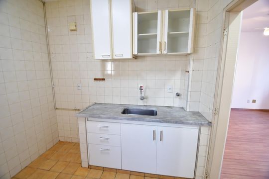 Cozinha de apartamento à venda com 2 quartos, 65m² em Cambuí, Campinas