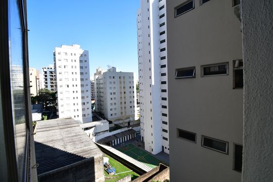 Vista da área de serviço de apartamento à venda com 2 quartos, 65m² em Cambuí, Campinas