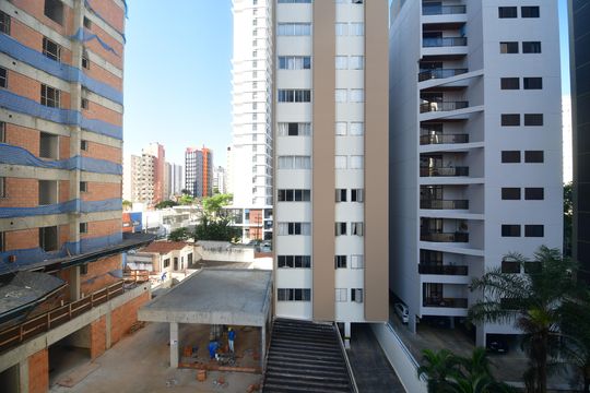 Vista da sala de apartamento à venda com 2 quartos, 65m² em Cambuí, Campinas