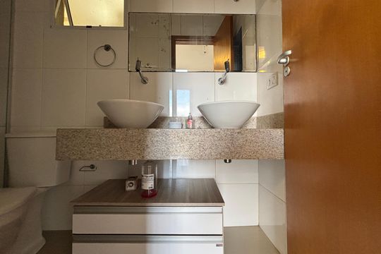 Banheiro  de casa para alugar com 3 quartos, 120m² em Vila Madalena, São Paulo