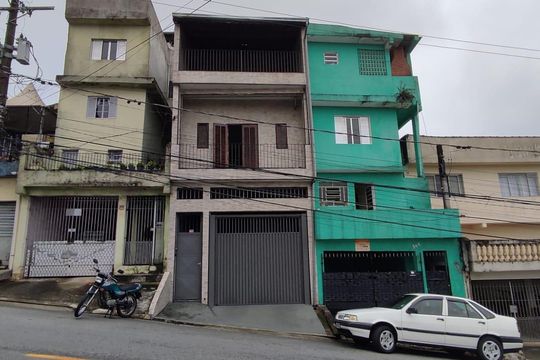 Fachada de casa para alugar com 1 quarto, 100m² em Taboão, Diadema