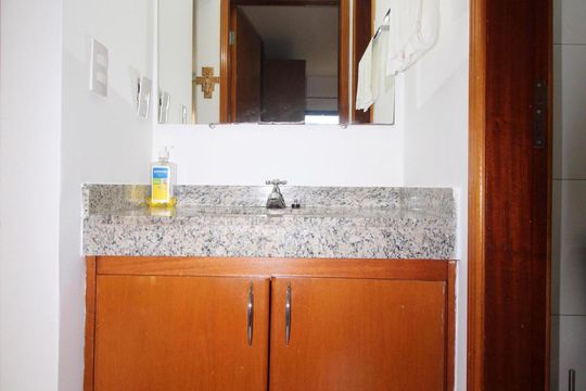 Banheiro de apartamento para alugar com 1 quarto, 45m² em Parque Residencial Aquarius, São José dos Campos