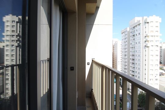 Varanda de kitnet/studio para alugar com 1 quarto, 25m² em Vila Olímpia, São Paulo