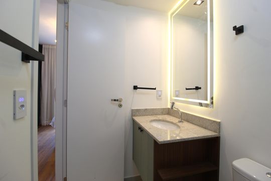 Banheiro de kitnet/studio para alugar com 1 quarto, 25m² em Vila Olímpia, São Paulo