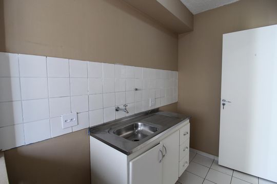 Cozinha de apartamento para alugar com 2 quartos, 47m² em Jardim Pinheiros, São Paulo