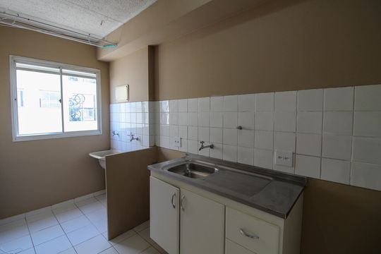 Cozinha de apartamento para alugar com 2 quartos, 47m² em Jardim Pinheiros, São Paulo