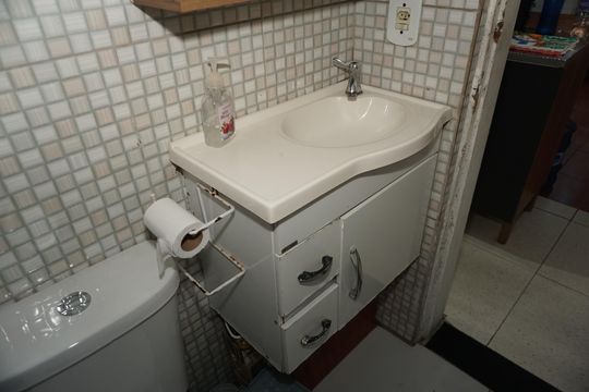Banheiro de apartamento para alugar com 2 quartos, 60m² em Parque Pirajussara, Embu das Artes