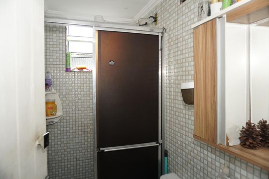 Banheiro de apartamento para alugar com 2 quartos, 60m² em Parque Pirajussara, Embu das Artes