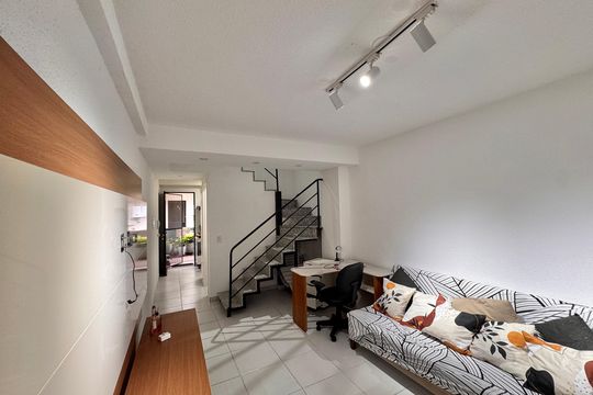 Sala de casa de condomínio para alugar com 2 quartos, 47m² em Vargem Grande, Rio de Janeiro