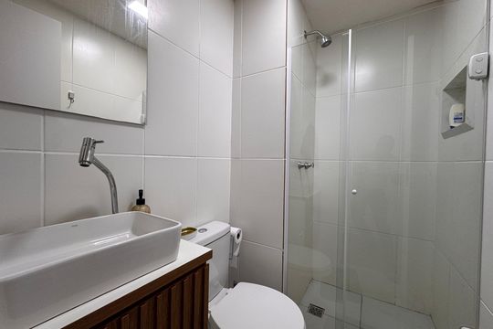 Banheiro Social de casa de condomínio para alugar com 2 quartos, 47m² em Vargem Grande, Rio de Janeiro