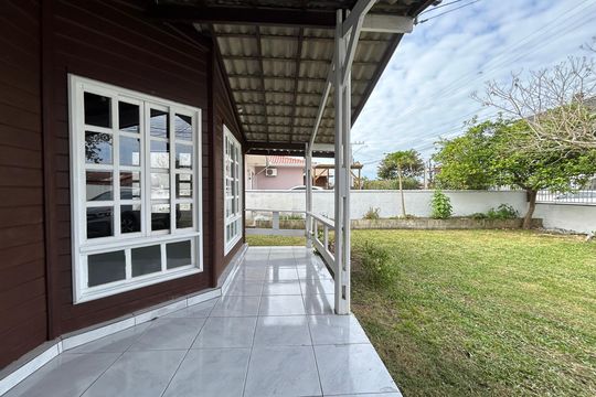 Varanda de casa para alugar com 3 quartos, 150m² em Campeche Central, Florianópolis