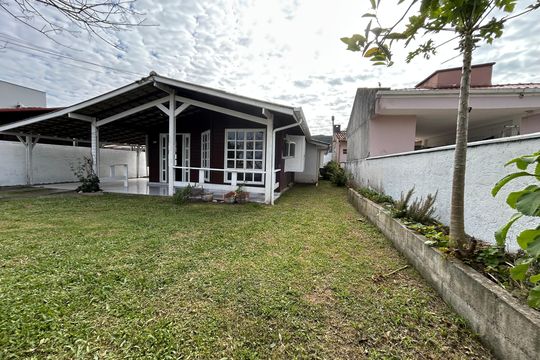 Jardim de casa para alugar com 3 quartos, 150m² em Campeche Central, Florianópolis