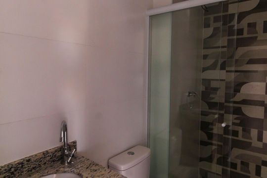 Banheiro de apartamento à venda com 2 quartos, 40m² em Vila Canero, São Paulo