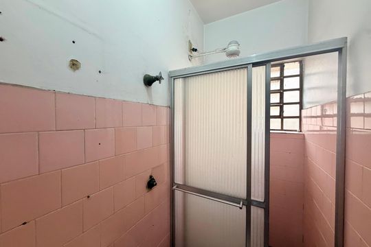 Banheiro social 2 de casa à venda com 4 quartos, 450m² em Parque Colonial, São Paulo