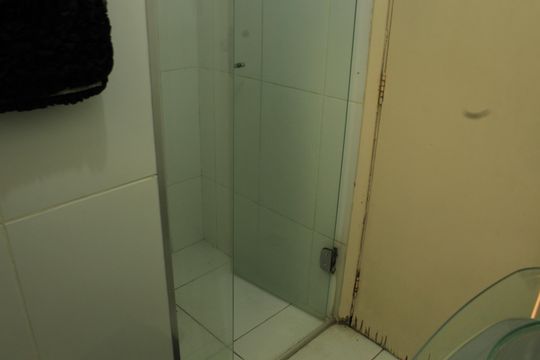 Banheiro de apartamento à venda com 2 quartos, 45m² em Nova Cachoeirinha, Belo Horizonte