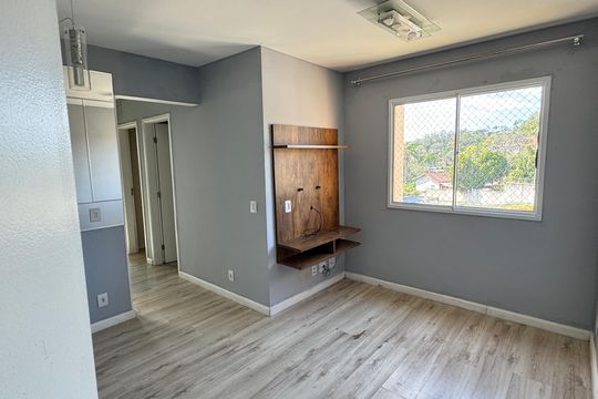 Apartamento para alugar com 2 quartos, 46m² em Vila Santo Antonio do Portao, Cotia
