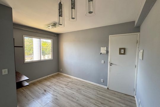 Sala de apartamento para alugar com 2 quartos, 46m² em Vila Santo Antonio do Portao, Cotia
