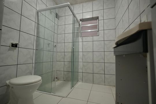 Banheiro Social de casa para alugar com 2 quartos, 60m² em Vila Palmares, Santo André
