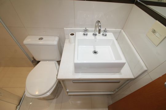 Banheiro 1 de apartamento à venda com 2 quartos, 60m² em Chora Menino, São Paulo