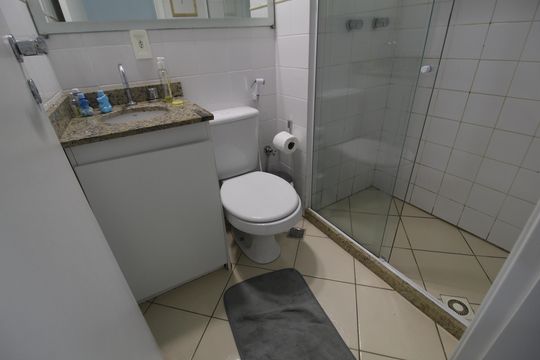 Banheiro Social de apartamento à venda com 2 quartos, 69m² em Barra Olímpica, Rio de Janeiro