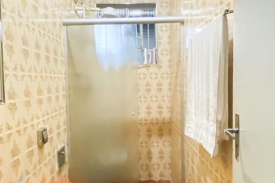 Banheiro social de casa à venda com 4 quartos, 297m² em Vila Araguaia, São Paulo