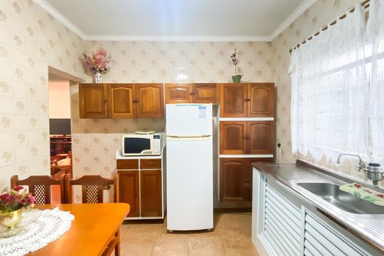 Cozinha  de casa à venda com 4 quartos, 297m² em Vila Araguaia, São Paulo