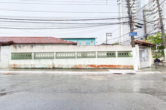 Fachada  de casa à venda com 4 quartos, 297m² em Vila Araguaia, São Paulo