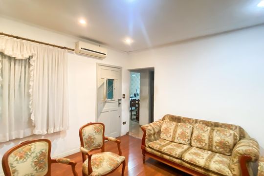 Casa à venda com 4 quartos, 297m² em Vila Araguaia, São Paulo