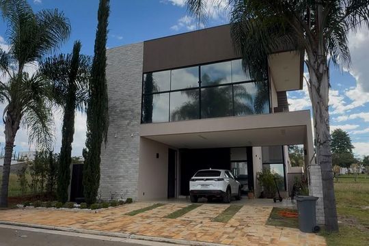 Fachada de casa de condomínio para alugar com 4 quartos, 335m² em Condomínio Residencial Gaudi, Anápolis