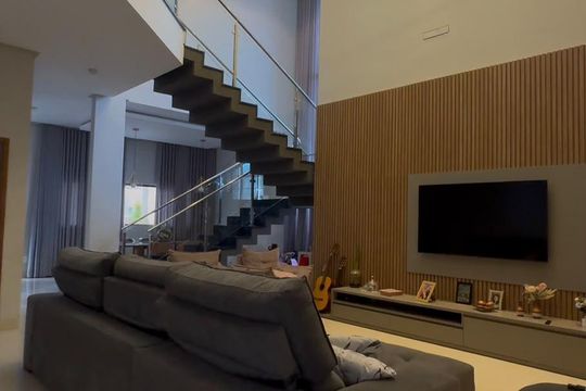 Casa de Condomínio para alugar com 4 quartos, 335m² em Condomínio Residencial Gaudi, Anápolis