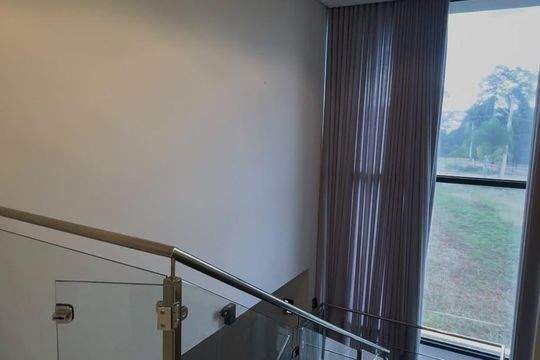 Escada de casa de condomínio para alugar com 4 quartos, 335m² em Condomínio Residencial Gaudi, Anápolis