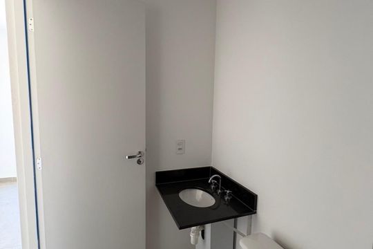 Banheiro de kitnet/studio para alugar com 1 quarto, 19m² em Bela Vista, São Paulo