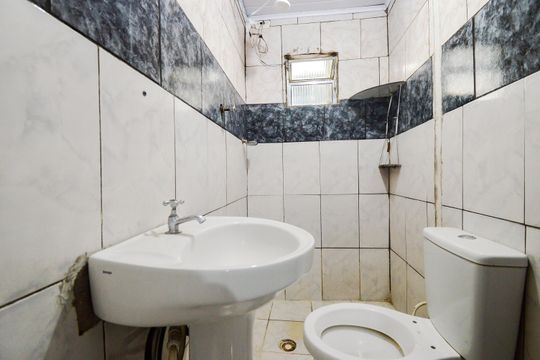 Banheiro de casa para alugar com 1 quarto, 30m² em São João, Guarulhos