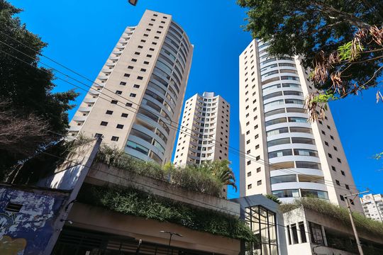 Fachada de apartamento para alugar com 2 quartos, 80m² em Cambuci, São Paulo