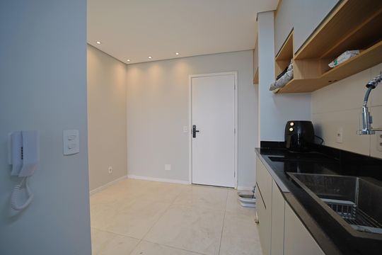 Cozinha de apartamento para alugar com 2 quartos, 43m² em Jardim Maringa, São Paulo